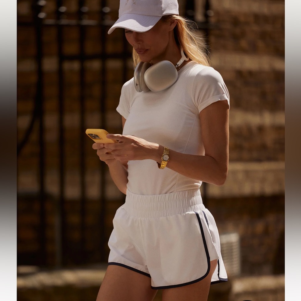 Varley Arlington Running Short 2" White / Navy NWT